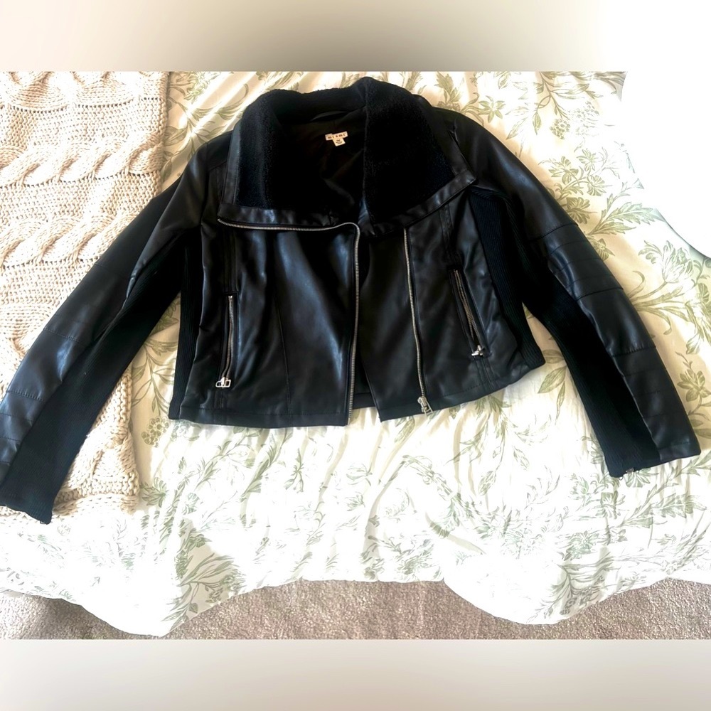 Black medium leather jacket with fur collar